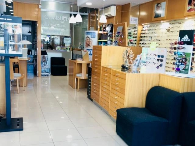 Adaptación de lentillas en Centro Óptico Zamora