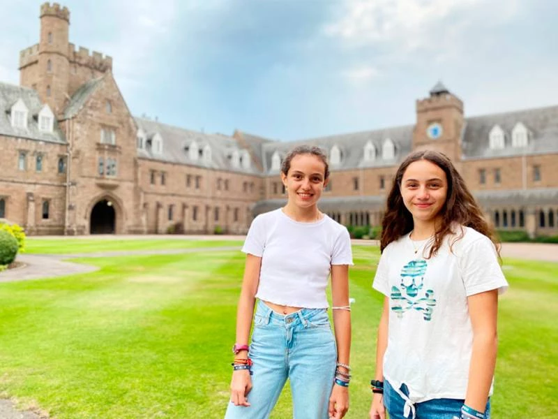  ¿Quieres mejorar y dominar un idioma? Ofrecemos estancias de verano, semestre y año escolar…