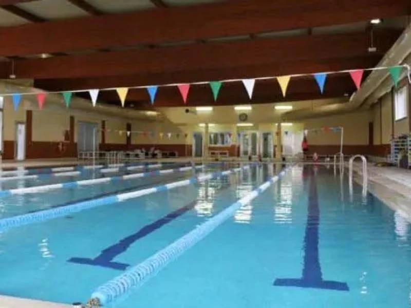 Piscina cubierta en el Eurocolegio Casvi