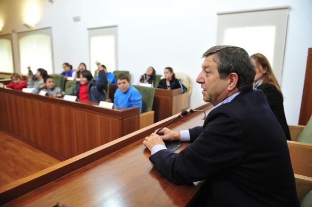 Un centenar de alumnos de 6º dr primaria visitan el Ayuntamiento de Villanueva de la Cañada