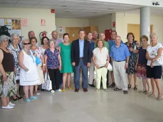 El Alcalde inagura la exposición de trabajos realizados por los mayores