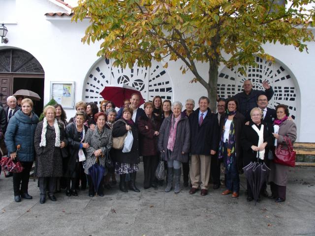 La asociación de mujeres AMVAR de Villanueva de la Cañada, celebra el día de la Almudena