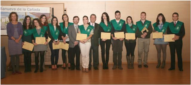 El Ayuntamiento de Villanueva de la Cañada homenajea a los titulados becados por el consistorio