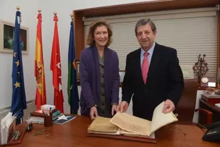 El Ayuntamiento adquiere dos legajos antigüos sobre la historia de Villanueva de la Cañada