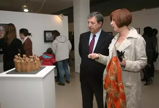 El Alcalde inagura la exposición "Arte con nombre de mujer"
