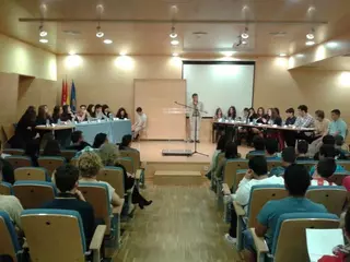 Alumnos de secundaria debaten de Villanueva de la Cañada, sobre las redes sociales