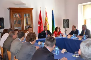 El Ayuntamiento, La Armada y Clarke, Modet & Co se unen para relanzar el proyecto del Archivo General