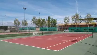 Este verano se amplían los horarios para la reserva de las pistas de Pádel y Tenis  de Villanueva del Pardillo
