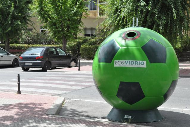 El Ayuntamiento de Villanueva del Pardillo y Ecovidrio promueven el reciclado de vidrio, instalando nuevos contenedores