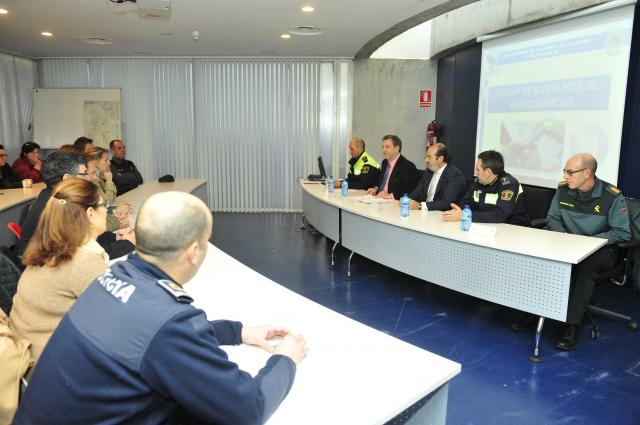 El ayuntamiento pone en marcha un sistema de alerta policial para comercios a través de SMS