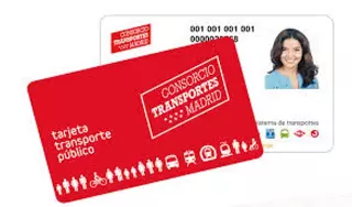 El Ayuntamiento gestionará el tramite para cambiar por la nueva tarjeta de transporte público