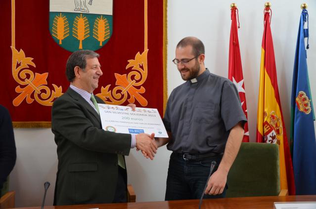 Se entrega a Cáritas la cuantía recaudada en la San Silvestre Solidaria de Villanueva de la Cañada