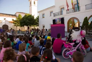 Teatro para el público infantil en la Plaza de España