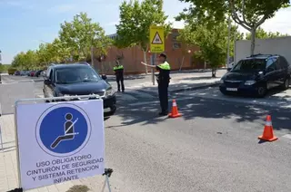 La Policía Local informa sobre el uso del cinturón de seguridad y los sistemas retención infantil
