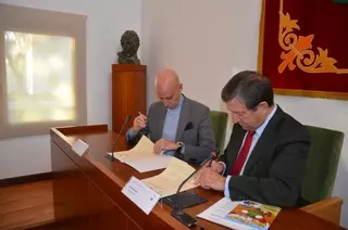 El Ayuntamiento y el Colegio de Fisioterapeutas de Madrid colaborarán para mejorar salud escolar en Villanueva de la Cañada
