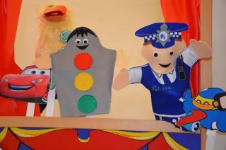 Pascualín y Semaforín ayudan a la Policía Local a impartir Educación Vial en Villanueva de la Cañada