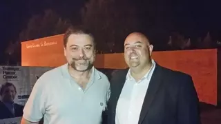 VOX participa en la pegada de carteles en Villanueva de la Cañada