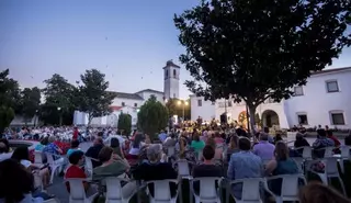 La Plaza de España de Villanueva de la Cañada acoge espectáculos para el público familiar en Junio y Julio