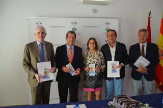 El Colegio de Odontólogos de Madrid y el Ayuntamiento ayudan a los mayores a cuidar su salud bucodental