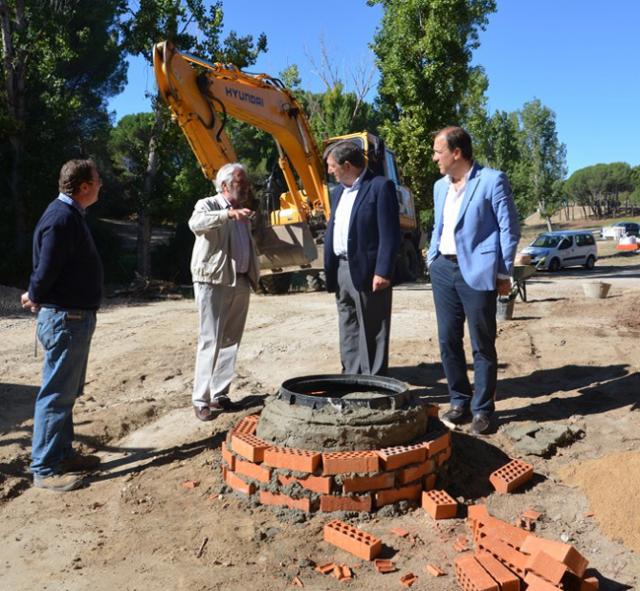 El alcalde visita las obras puestas en marcha para reparar los daños ocasionados por la tormenta de agosto