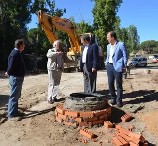 El alcalde visita las obras puestas en marcha para reparar los daños ocasionados por la tormenta de agosto
