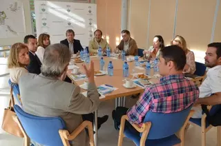 El Centro Cívico El Molino acoge un nuevo desayuno del alcalde con los vecinos