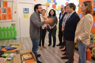 Villanueva de la Cañada dona libros y material escolar a la E.I. La Vaca Peluda para un proyecto solidario en Senegal