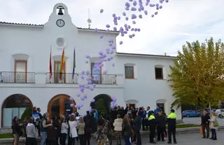 Doscientos globos morados en recuerdo de las Víctimas de la Violencia de Género