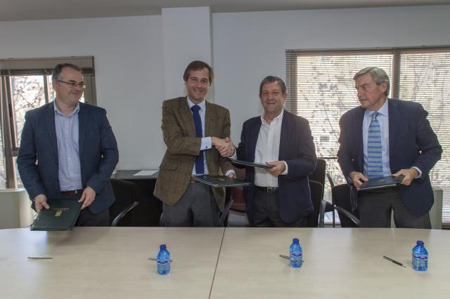 El Alcalde firma la adenda al convenio de colaboración de la TDT