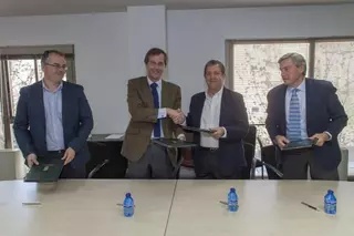 El Alcalde firma la adenda al convenio de colaboración de la TDT