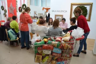1.500 Kilos de alimento recogido en el Mercado Navideño de Villanueva de la Cañada