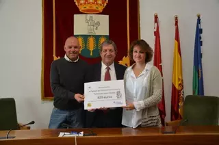 La Fundación Irene Megías recibe la recaudación del Torneo de Pádel Solidario