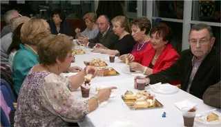 La Fiesta de Reyes para los mayores reúnen un centenar y medio de personas