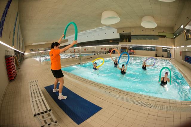 El Ayuntamiento de Villanueva de la Cañada ofrece clases gratuitas de Aquafitness en la piscina cubierta