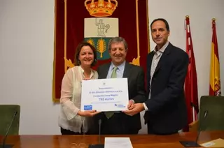 El Ayuntamiento de Villanueva de la Cañada hace entrega del dinero recaudado en la III San Silvestre Solidaria