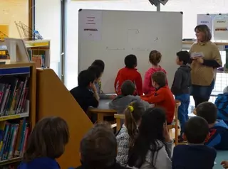 La Biblioteca F. Lázaro Carreter recibe la visita de los escolares del municipio