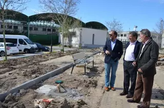 El alcalde, Luis Partida, visita las obras de la Avenida de la Rioja en Vilanueva de la Cañada