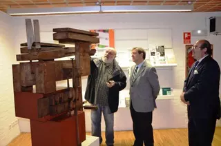 La Biblioteca Municipal de Villanueva de la Cañada acoge una escultura en homenaje a la Constitución Española