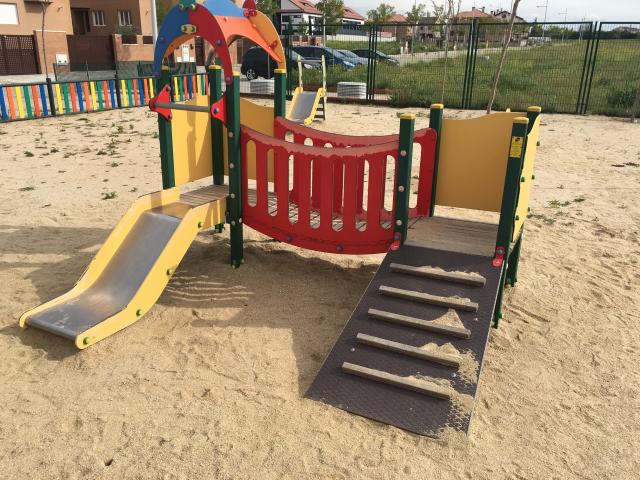 Ciudadanos Villanueva de la Cañada propone medidas para implantar parques infantiles accesibles en el municipio