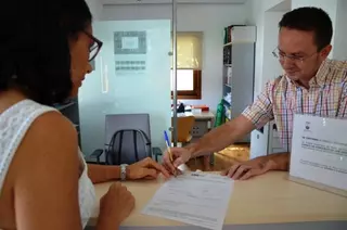 Los vecinos pueden realizar en el Ayuntamiento distintos trámites con la DGT