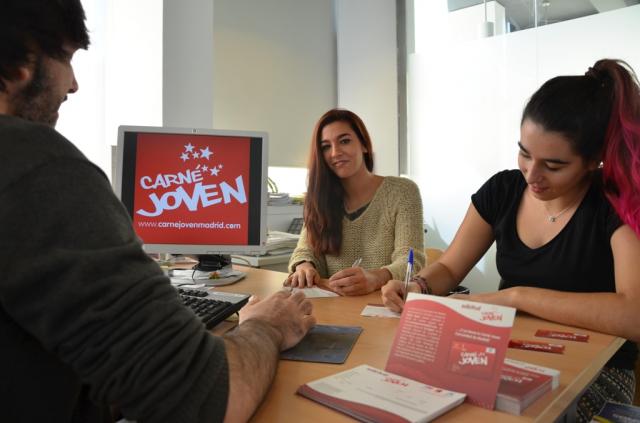 El Punto de Información Juvenil tramita cerca de 300 solicitudes de Carné Joven