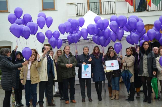 Suelta de globos en Villanueva de la Cañada en homenaje a las víctimas de Violencia de Género