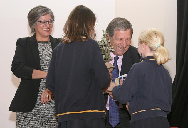 El alcalde asiste a la inauguración de la Escuela de Familias del Colegio Arcadia en Villanueva de la Cañada