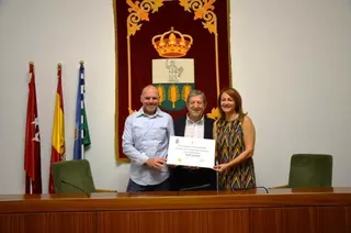 Villanueva de la Cañada entrega de la recaudación del VII Torneo de Pádel Solidario a la Asociación Española contra la Meningitis