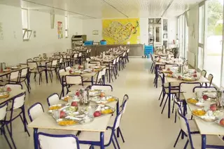 Padres de los alumnos del IES Las Encinas reclaman que se restablezca el servicio de comedor