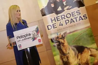 Cifuentes destaca la labor de los “Héroes de cuatro patas”y apoya la campaña para que sean adoptados tras su “jubilación”