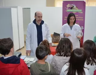 La Biblioteca Municipal acoge en Navidad talleres de ciencia para los más pequeños