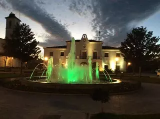 Renovación del alumbrado de las fuentes de la plaza de España y calle Cristo de Villanueva de la Cañada