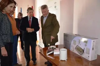 El Ayuntamiento de Villanueva de la Cañada entrega una estación meteorológica a los centros educativos con huerto