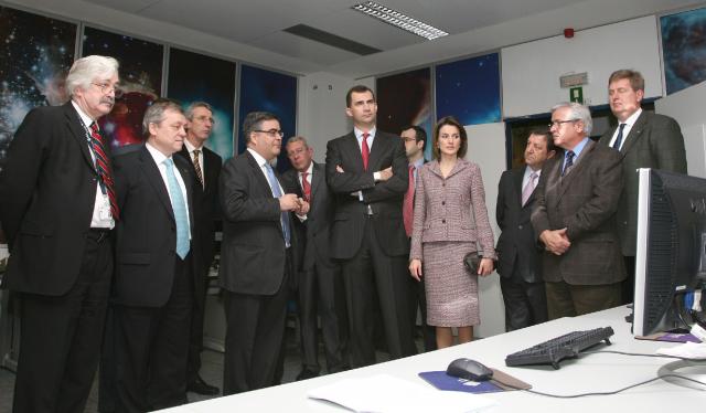 Los Príncipes de Asturias inaguran el centro de astronomía espacial de la ESA